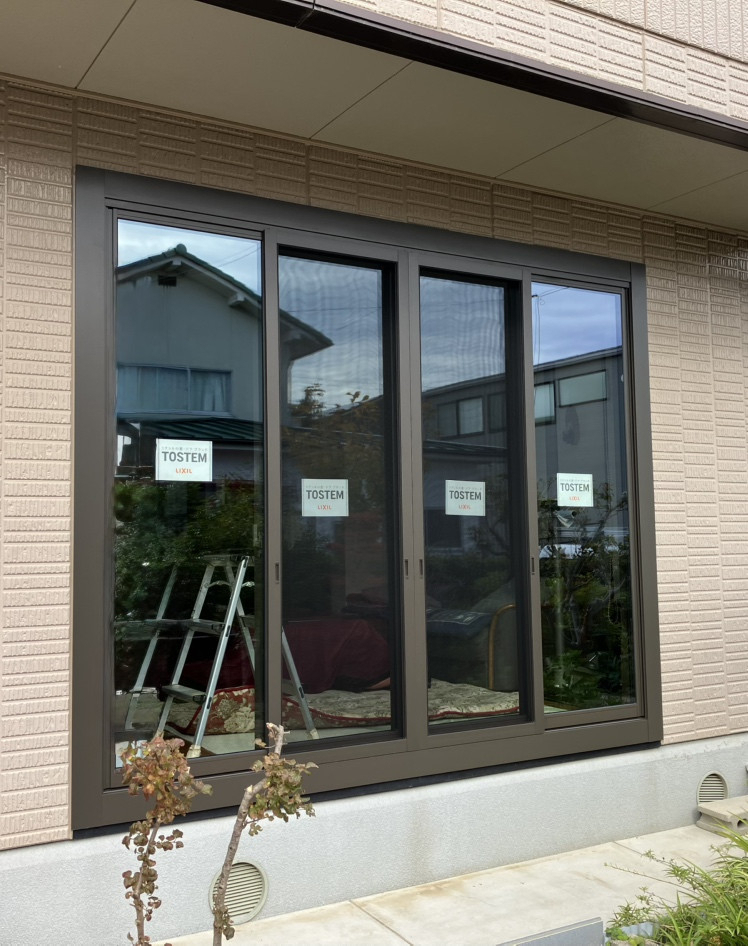 REマド本舗 出雲店の窓を２枚建から４枚建へ！重くて動きづらかった窓が開けやすくなりました。の施工後の写真1