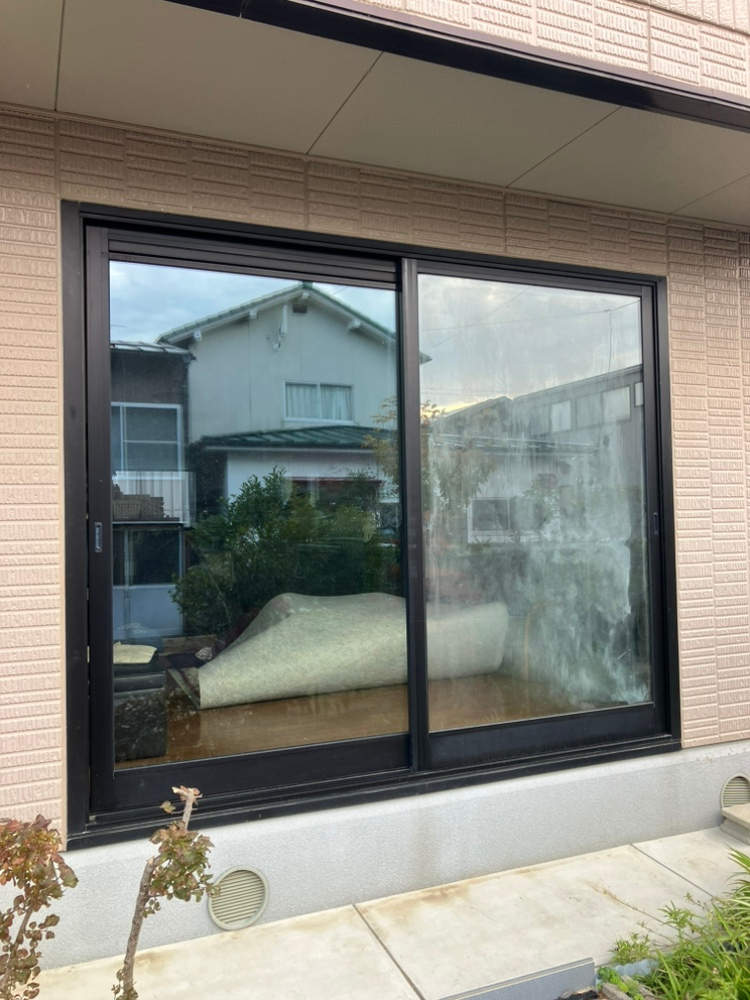 REマド本舗 出雲店の窓を２枚建から４枚建へ！重くて動きづらかった窓が開けやすくなりました。の施工前の写真1