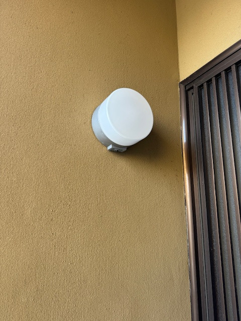 REマド本舗 出雲店のポーチライト交換の施工後の写真1