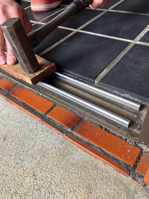 REマド本舗 出雲店の玄関を開けるとガタガタ・・玄関を交換しなくても改善する方法があります！の施工後の写真1