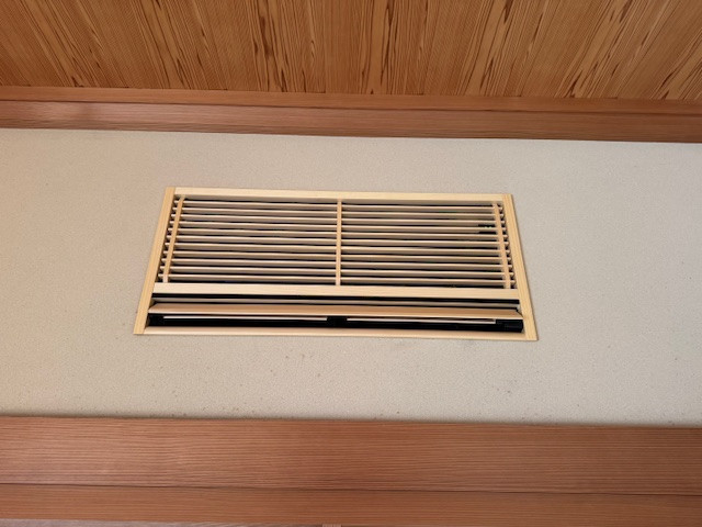 REマド本舗 出雲店の和室にぴったり！　和室用壁付けエアコンの施工後の写真1