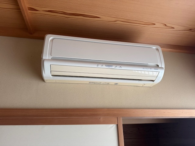 REマド本舗 出雲店のお部屋にあったエアコンの選び方とは・・の施工前の写真1