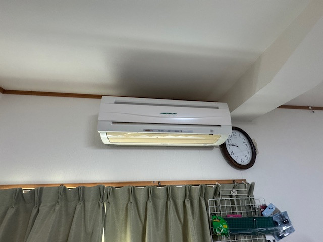 REマド本舗 出雲店のエアコンのフィルターってどのぐらいの頻度で掃除をするの？の施工前の写真1