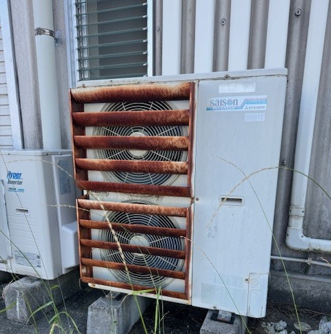 REマド本舗 雲南店のこの暑さの中　耐えきれません😫の施工前の写真2