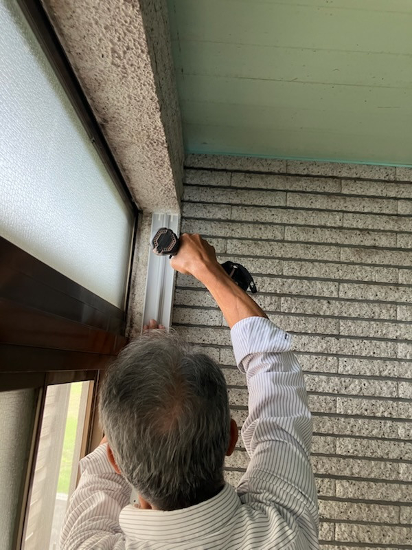 REマド本舗 雲南店のコンクリート仕上げの浴室に内窓設置です。の施工前の写真2