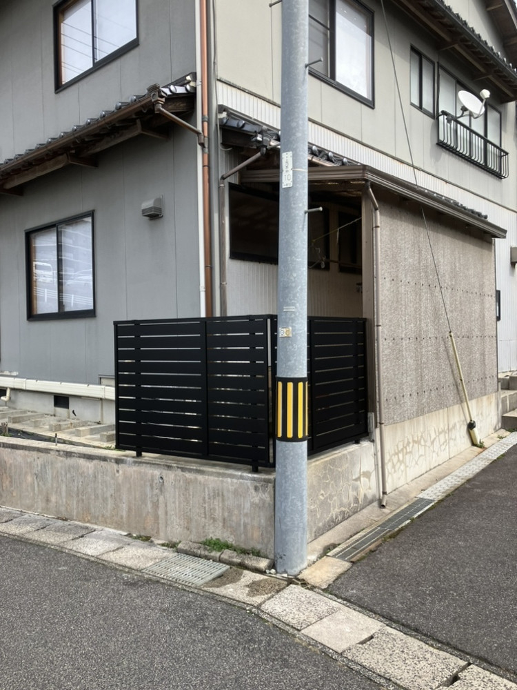 REマド本舗 雲南店のフェンスの取替の施工後の写真1