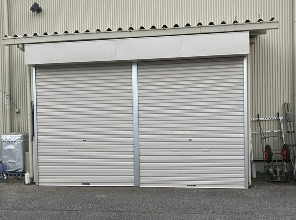 相川スリーエフ 八街店の【四街道市】軽量シャッターの施工後の写真1
