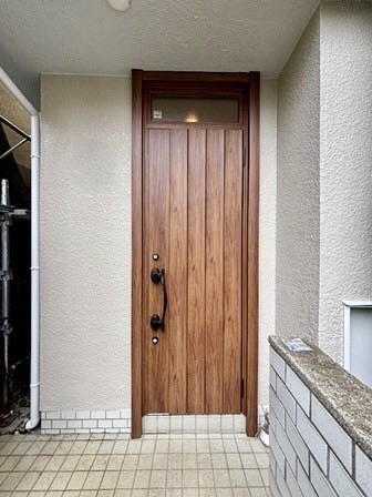 相川スリーエフ 八街店の【東京都】防犯対策にも玄関ドアリシェントを‼の施工後の写真1