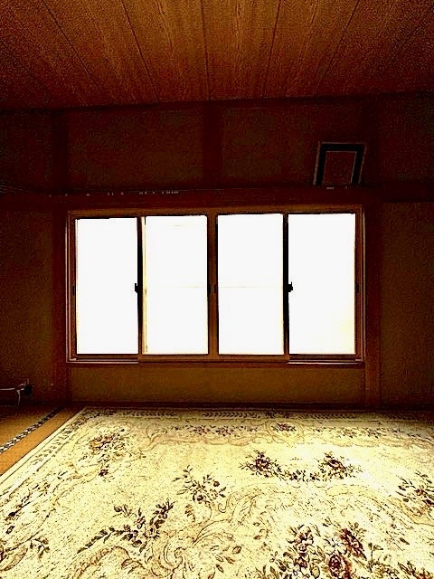 相川スリーエフ 八街店の【八街市】大きな窓にもインプラスの施工前の写真1