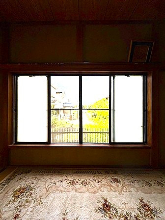 相川スリーエフ 八街店の【八街市】大きな窓にもインプラスの施工前の写真2