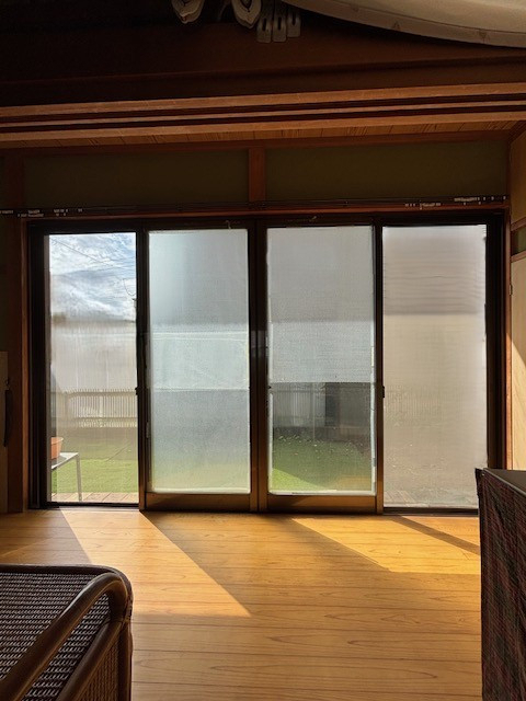 相川スリーエフ 八街店の【八街市】大きな窓にもインプラスの施工前の写真3