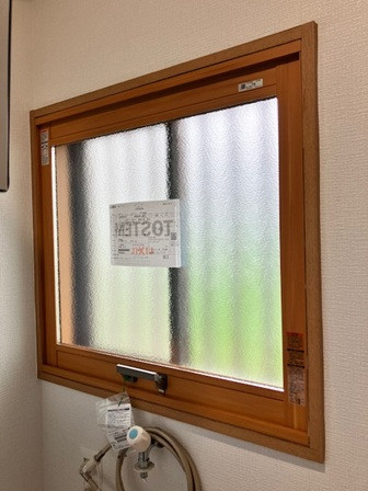 相川スリーエフ 八街店の【八街市】リビングの大きな４枚建ての窓にもインプラスの施工後の写真1