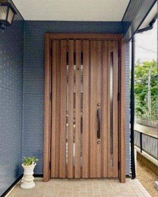 相川スリーエフ 八街店の【八街市】外壁塗装＋玄関ドアリシェントで“新築級の外観”へ！の施工後の写真1