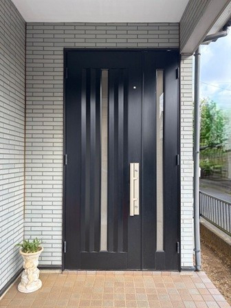 相川スリーエフ 八街店の【八街市】外壁塗装＋玄関ドアリシェントで“新築級の外観”へ！の施工前の写真1