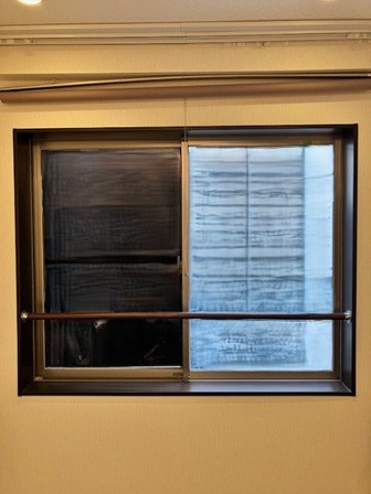 相川スリーエフ 八街店の【東京都】縦すべりの開き窓にもインプラスは施工できます♪の施工前の写真1