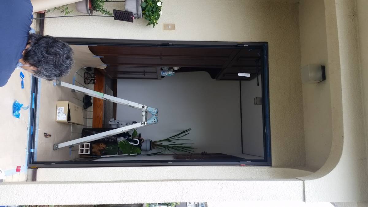 相川スリーエフ 北総支店の玄関ドアの施工後の写真2