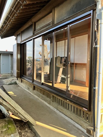 相川スリーエフ 八街店の【八街市】木製雨戸から快適なルーバータイプの雨戸へ！防犯対策にも災害対策にも！の施工後の写真1