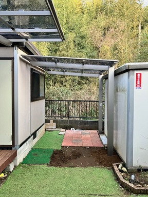 相川スリーエフ 八街店の【富里市】車用のカーポートはあるけれど、趣味のものを雨に濡らしたくないのでカーポートを設置の施工後の写真2