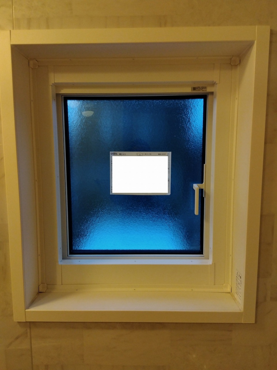 トヨタトーヨー住器の補助金対象　LIXIL製　カバー工法リプラス（TWトリプルガラス仕様）・内窓工事（Ｌｏｗ－Ｅ仕様）の施工後の写真2