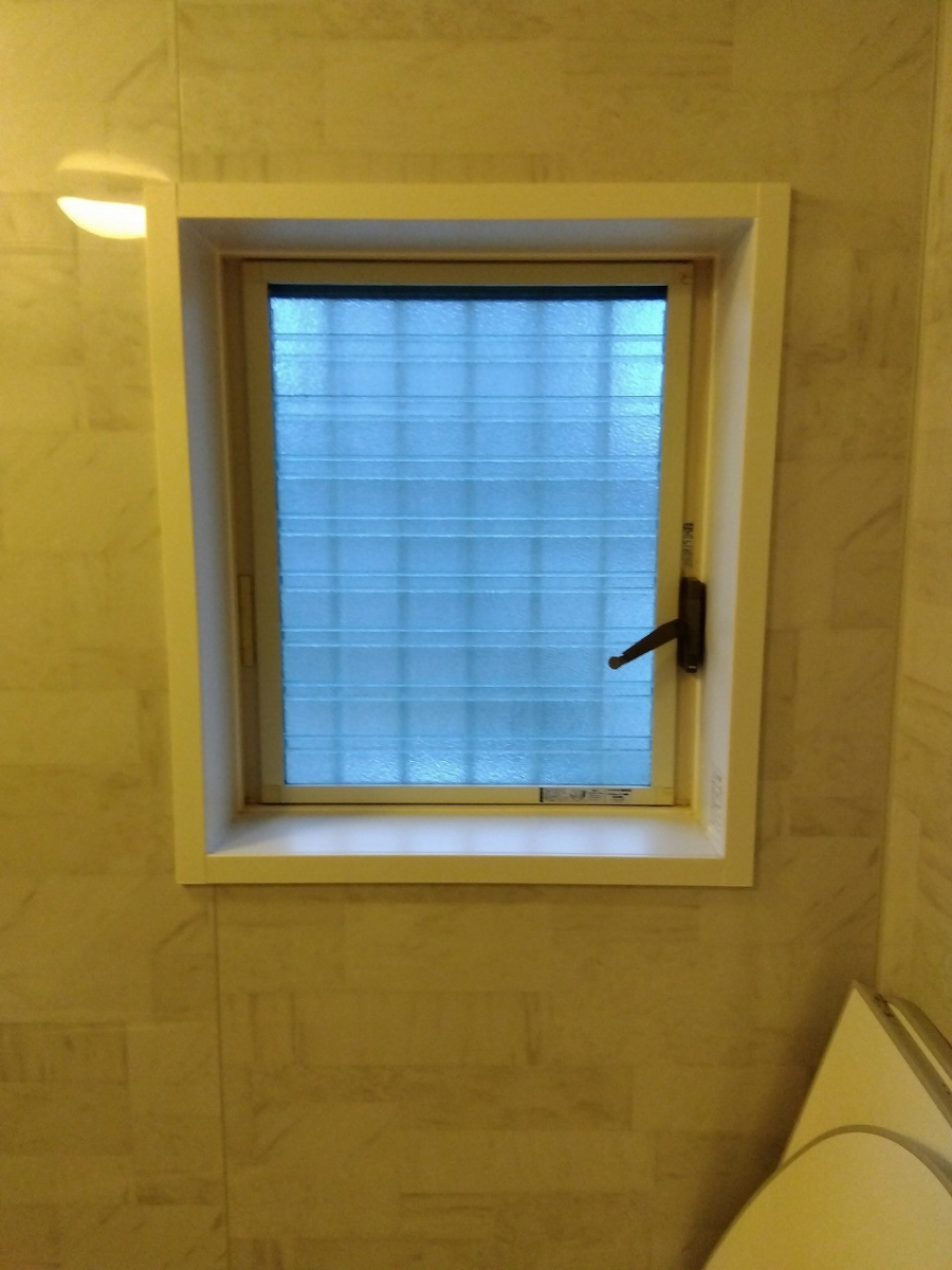 トヨタトーヨー住器の補助金対象　LIXIL製　カバー工法リプラス（TWトリプルガラス仕様）・内窓工事（Ｌｏｗ－Ｅ仕様）の施工前の写真2