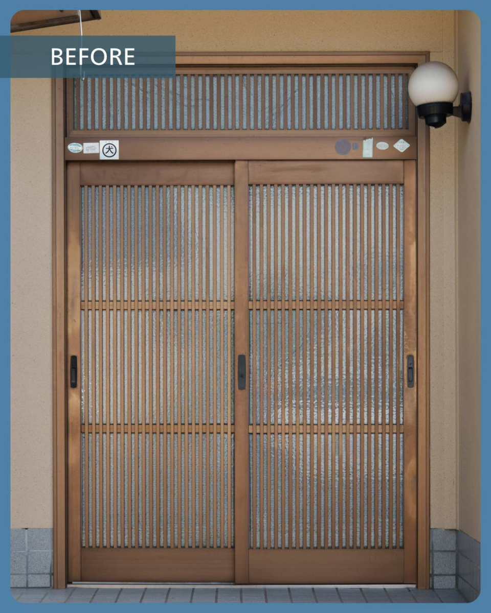 ドアLABOの玄関ドアの施工事例の施工前の写真1