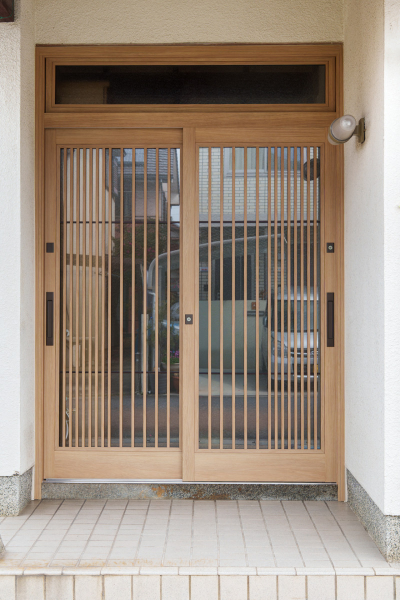 ドアLABOの玄関引戸の施工後の写真1