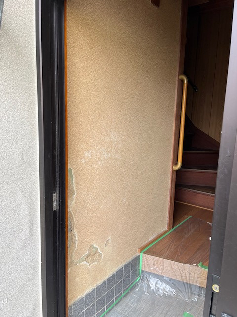 エスエヌジー高松の土壁補修の施工前の写真1