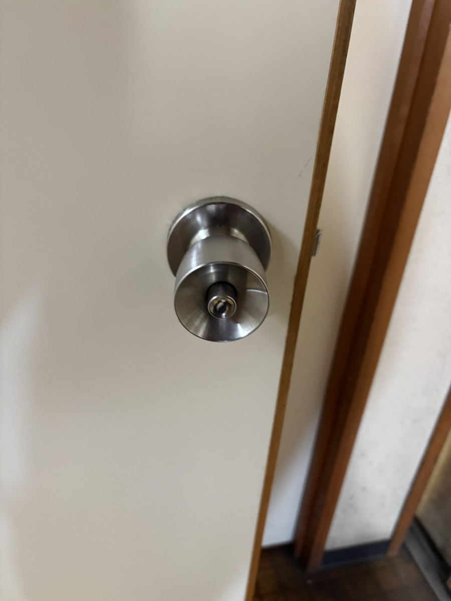 エスエヌジー高松のドア握り玉交換の施工前の写真1