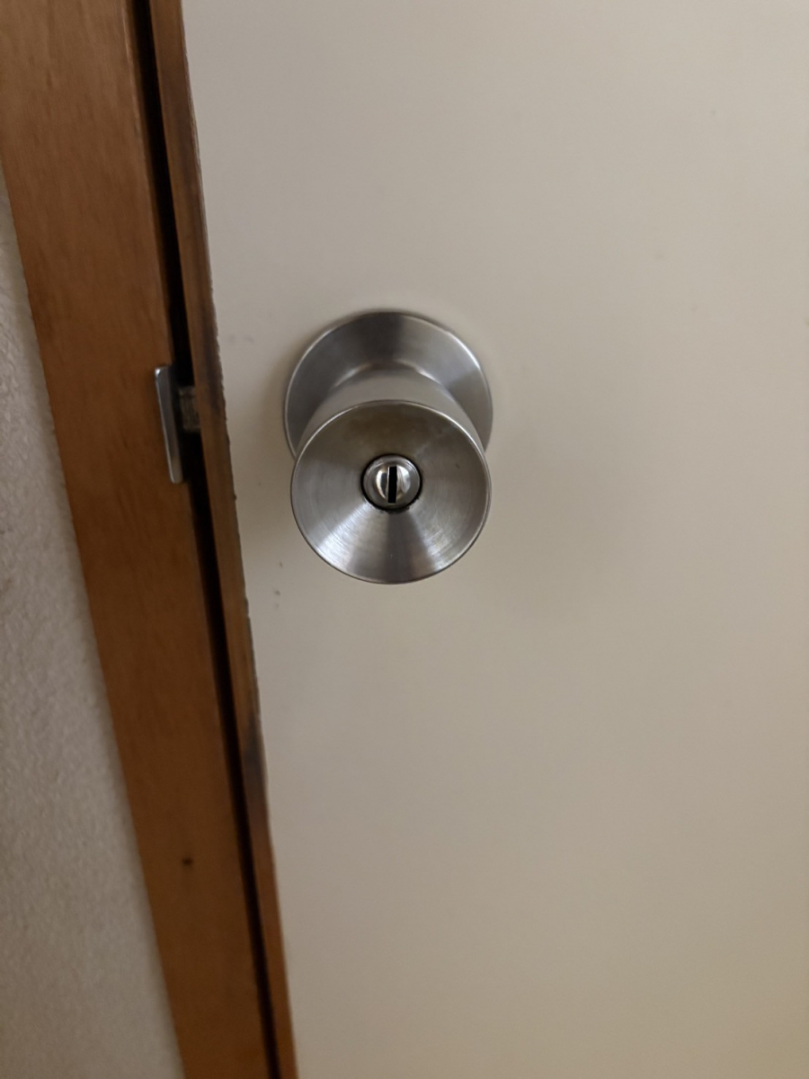 エスエヌジー高松のドア握り玉交換の施工前の写真3