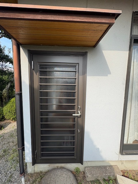 エスエヌジー高松の勝手口ドア交換の施工後の写真1