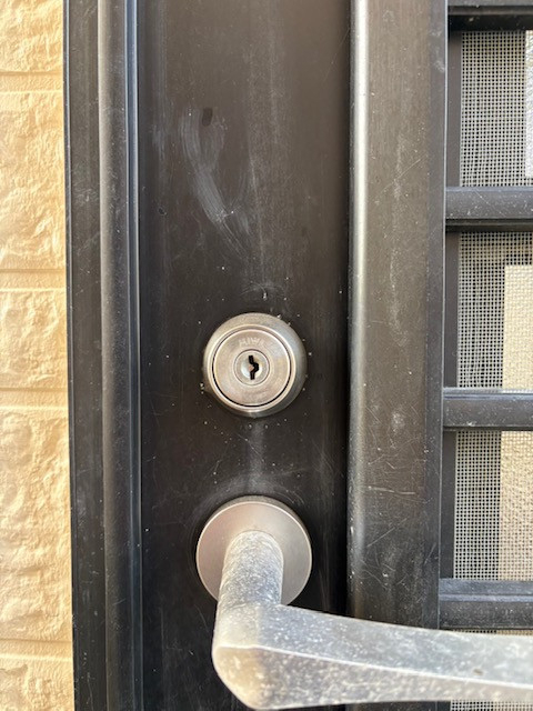 エスエヌジー高松の【高松市】勝手口ドアの鍵不調の施工前の写真1