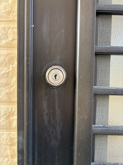 エスエヌジー高松の【高松市】勝手口ドアの鍵不調の施工前の写真2