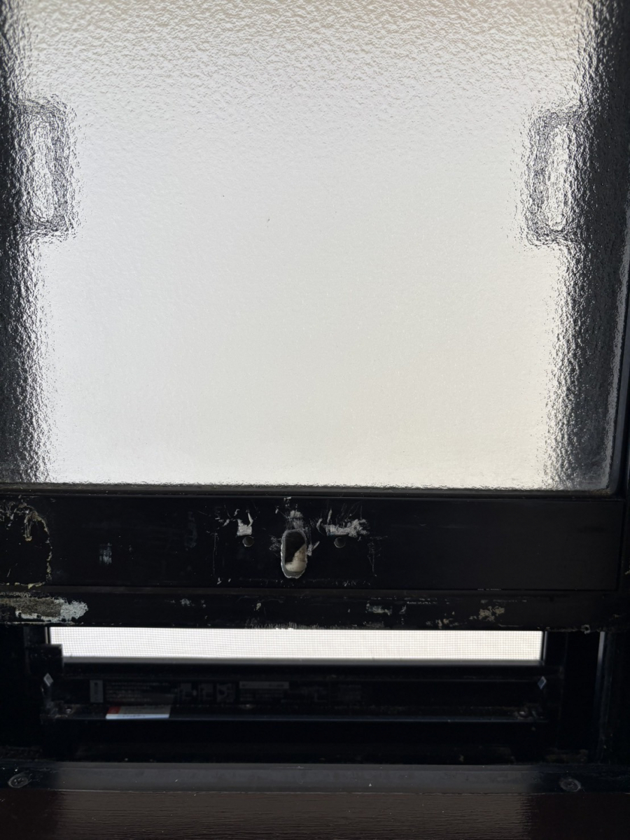 エスエヌジー高松の【高松市】開かなくなった上げ下げ窓の修理の施工前の写真1