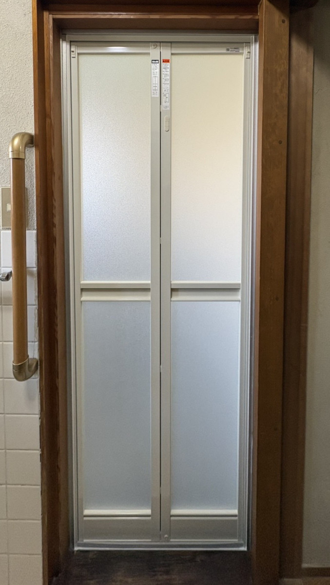 エスエヌジー高松の【高松市】浴室ドアを折れ戸に交換の施工後の写真2