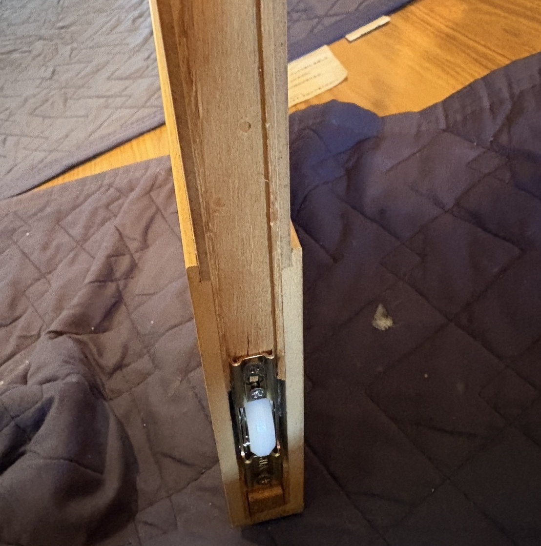 エスエヌジー高松の【高松市】動きの悪い室内引戸の戸車を交換の施工後の写真2