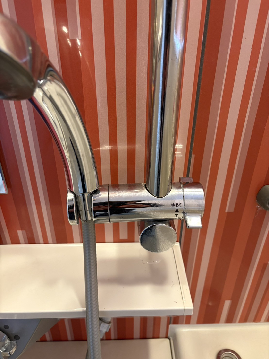 エスエヌジー高松の【高松市】壊れたシャワーホルダーを交換の施工前の写真1