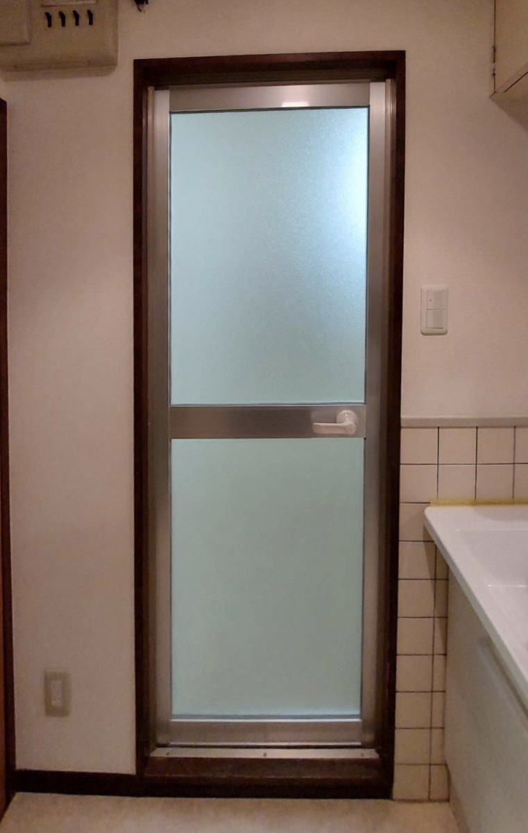 エスエヌジー高松の【高松市】閉まらなくなった浴室ドアを交換の施工後の写真2