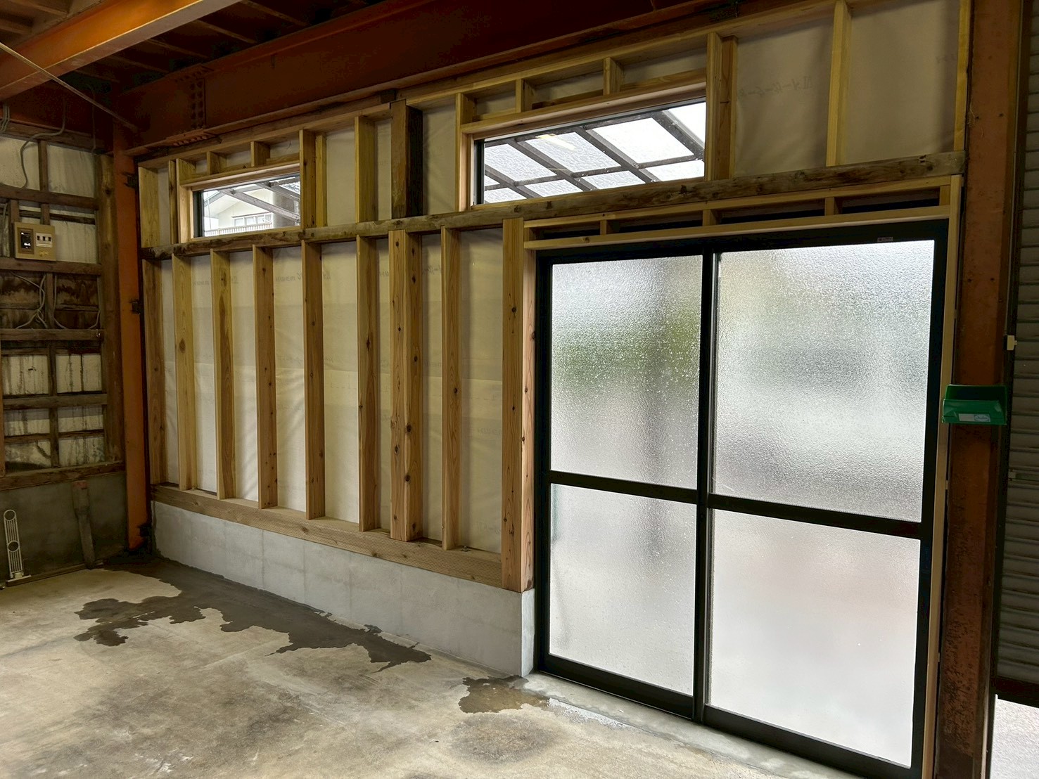 石川住器の✨車庫入口サッシ入替・外壁工事✨の施工事例詳細写真1