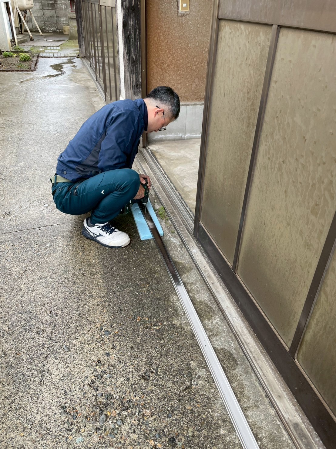 石川住器の✨車庫入口 フロントサッシレール交換✨の施工事例詳細写真1