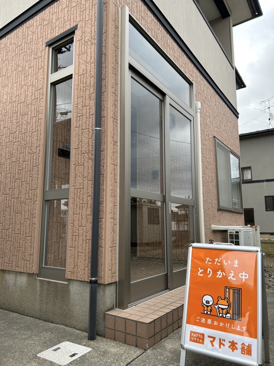 石川住器の風除室設置工事の施工後の写真1