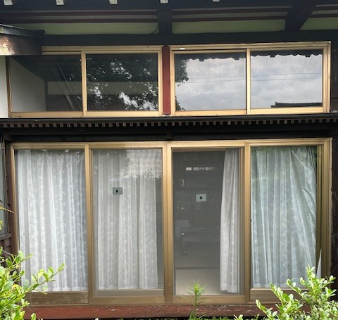 石川住器のサッシ入替工事の施工前の写真1