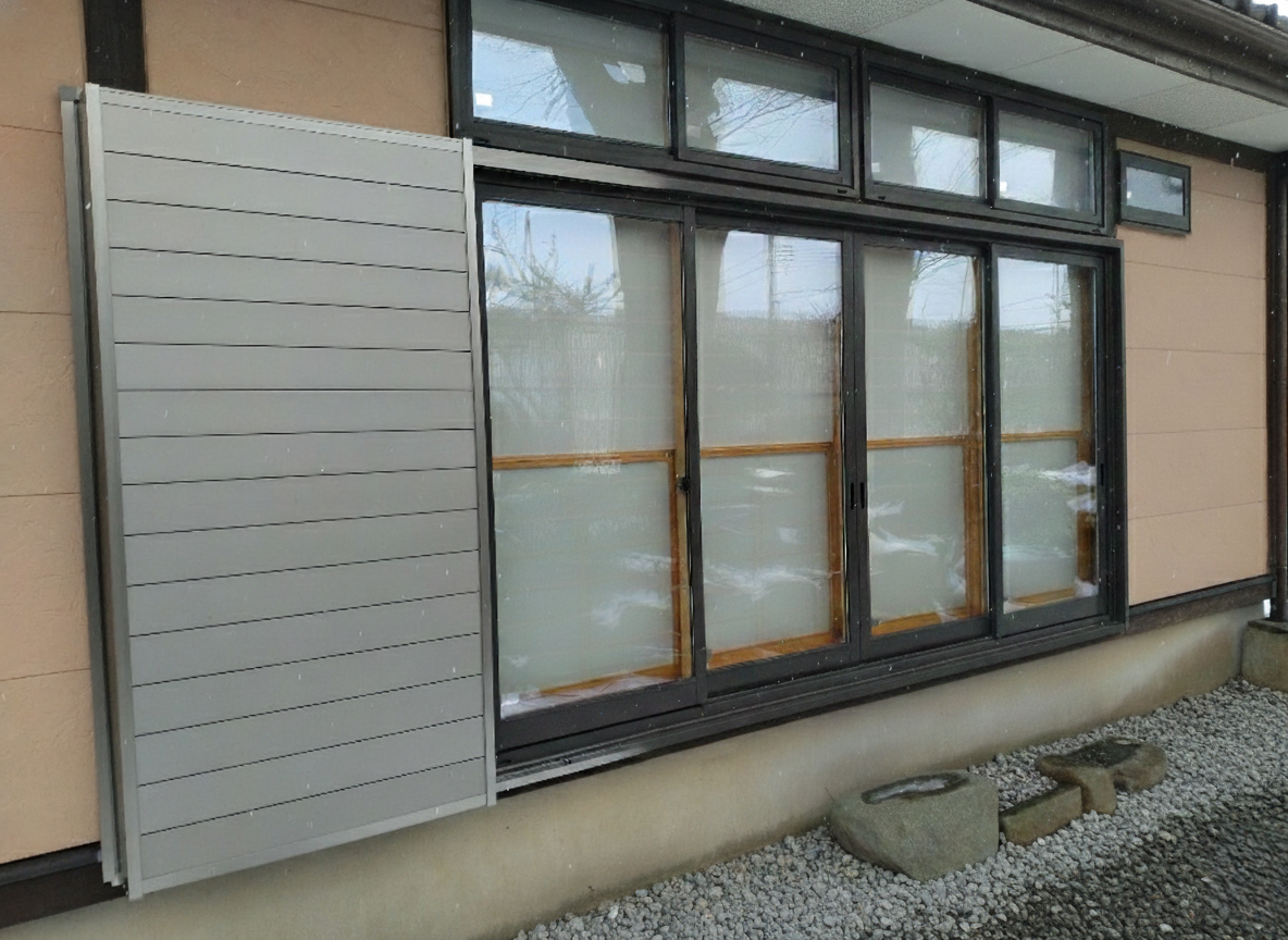 石川住器の✨リフォーム雨戸取付工事✨の施工後の写真1