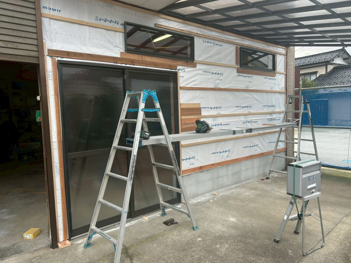 石川住器の✨車庫入口サッシ入替・外壁工事✨の施工前の写真2