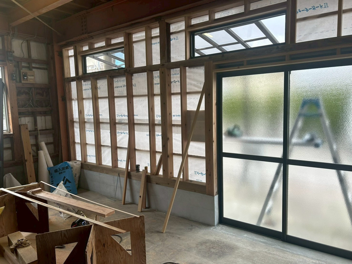 石川住器の✨車庫入口サッシ入替・外壁工事✨の施工前の写真3