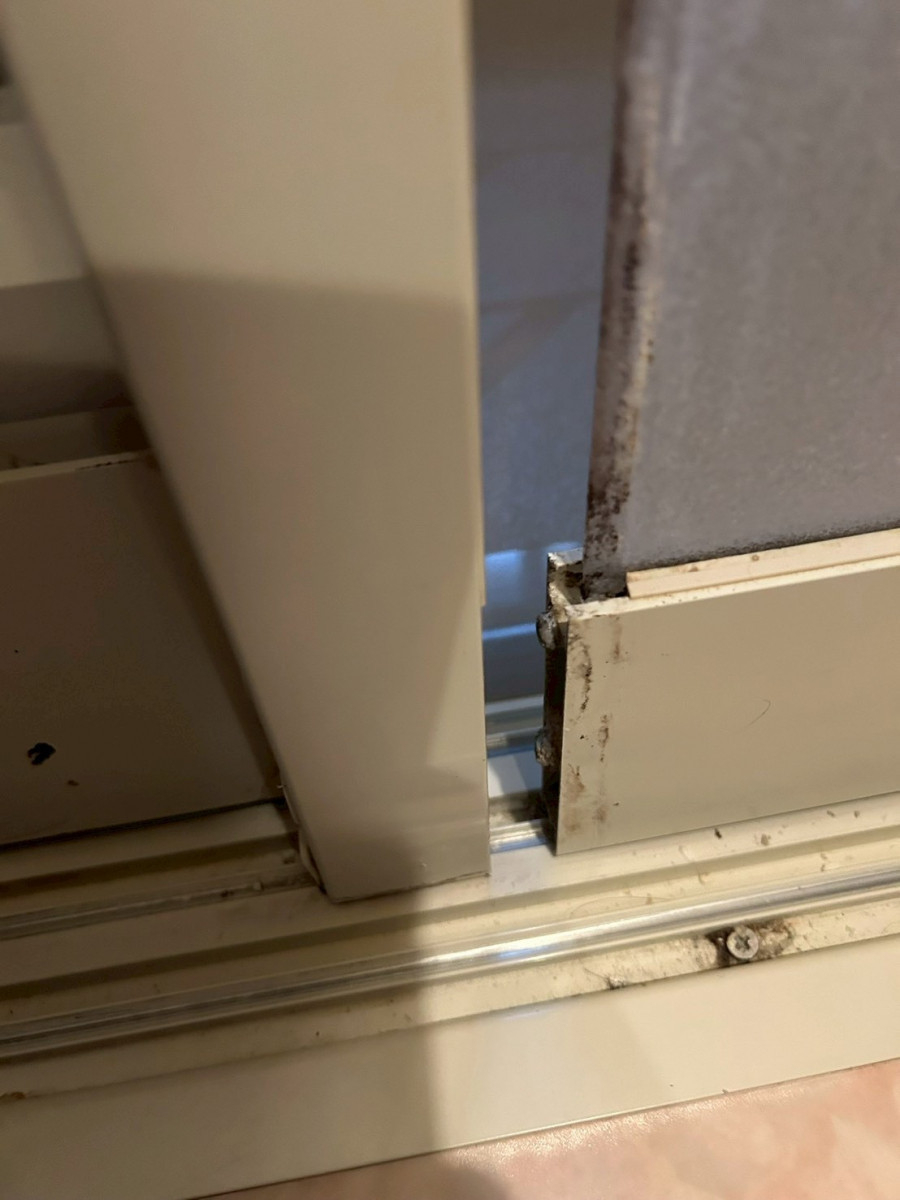 石川住器の✨浴室引戸交換工事の施工前の写真2