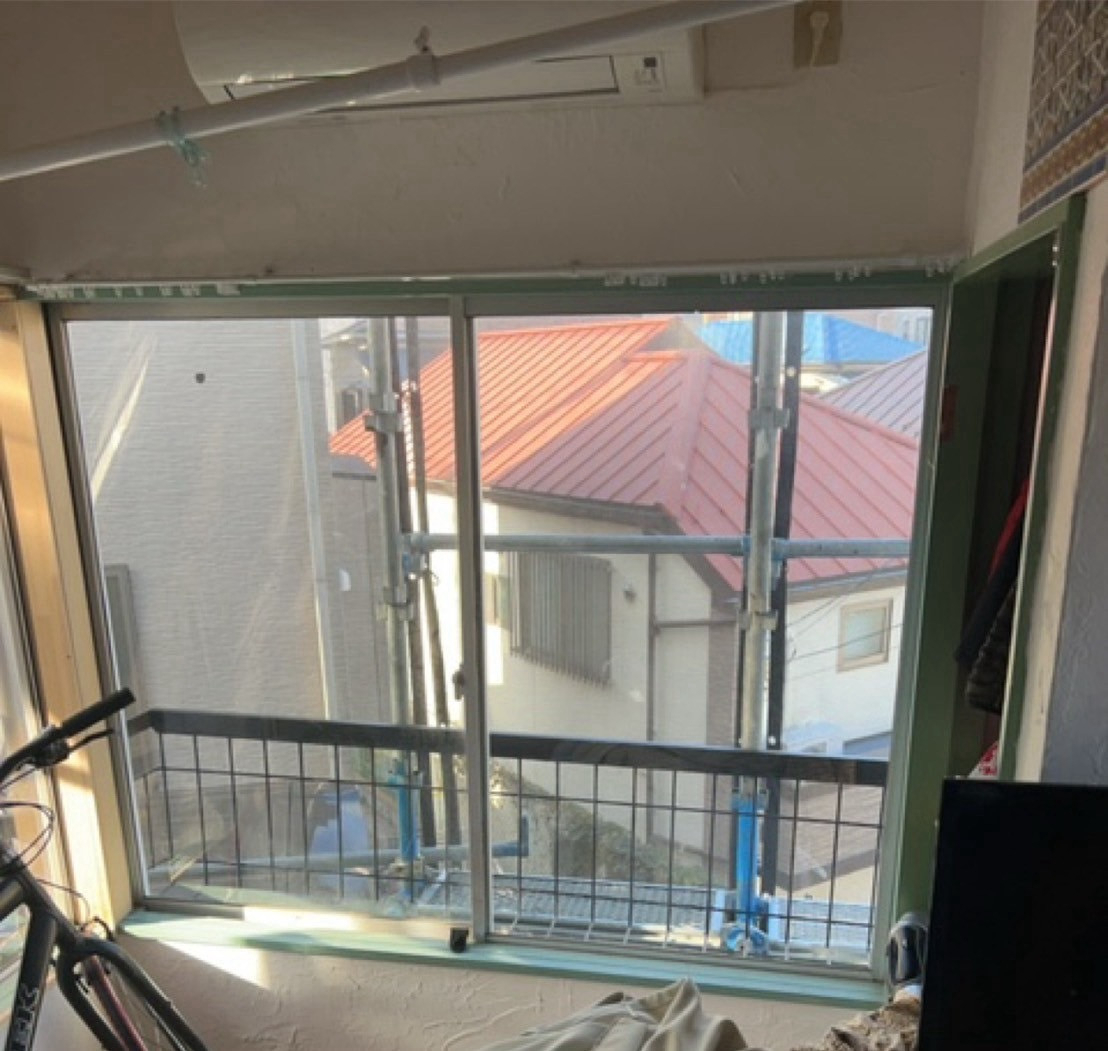 エコプロの窓と窓の間に…柱?!【東大和市】の施工前の写真2