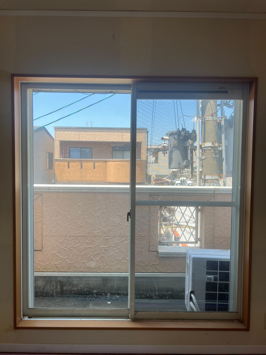 窓の達人！アーキサプライの「空気の壁」で快適な暮らし。断熱・防音リフォームは内窓取付がコスパ抜群です。の施工前の写真1