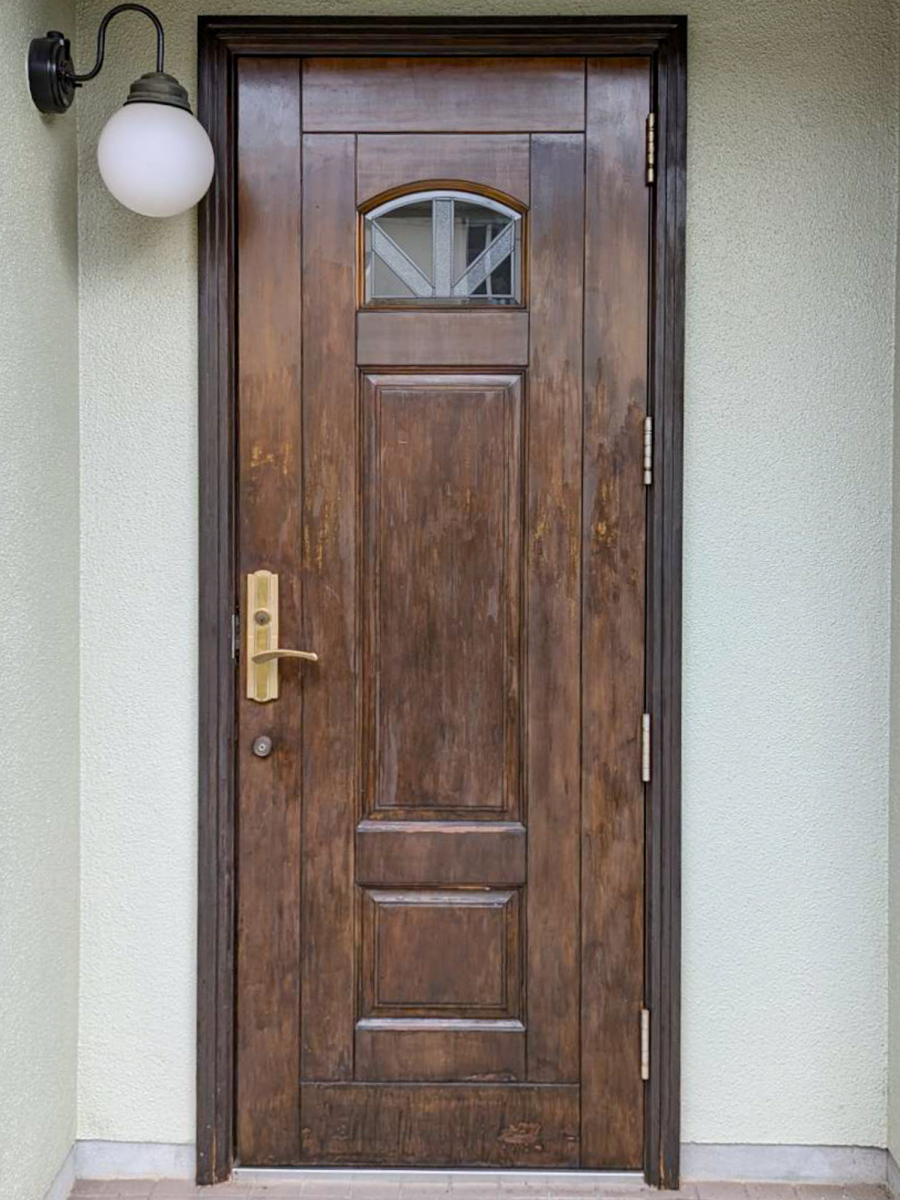 窓の達人!アーキサプライの玄関リフォーム例を参考にリフォームしたい!の施工前の写真1