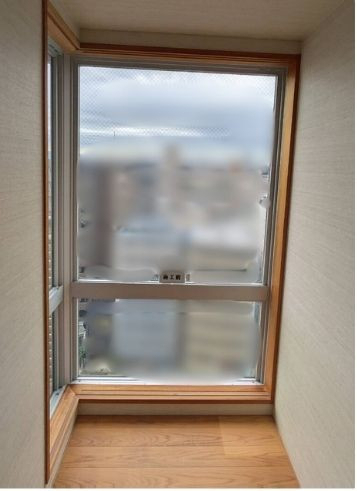 窓の達人!アーキサプライのコーナー部がL型になっている窓でも対応可能!二重窓で快適リフォームの施工前の写真1