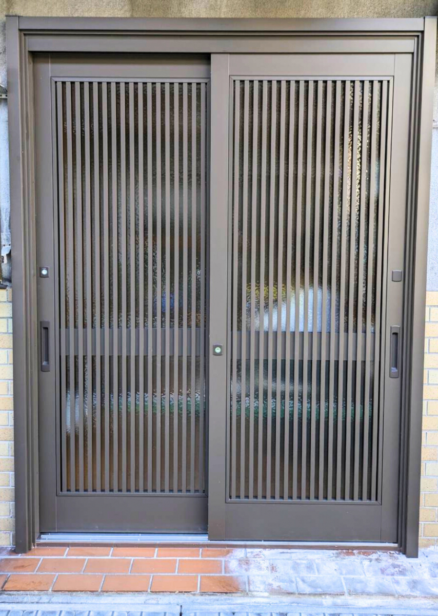 窓の達人！アーキサプライの１日で完成！玄関ドア交換で住まいの印象を一新✨の施工後の写真1